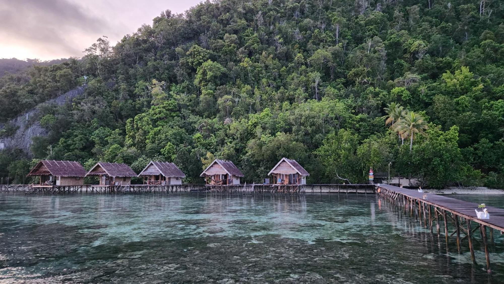 Terimakasih Homestay Pulau Mansuar Exterior photo